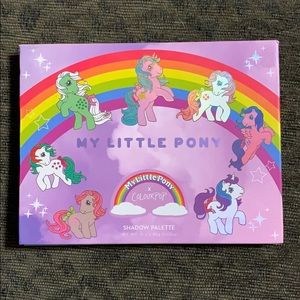 Mini eye shadow pallet